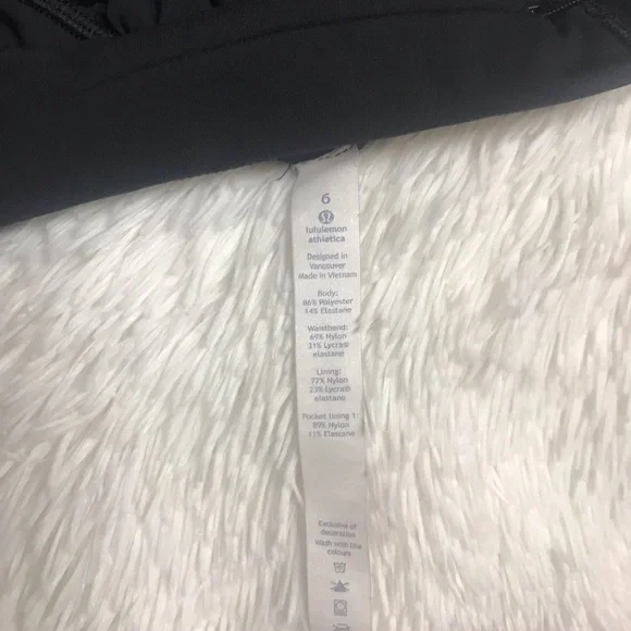 Lululemon Short Black-Size 6 -Good Condition - Picture 9 of 14